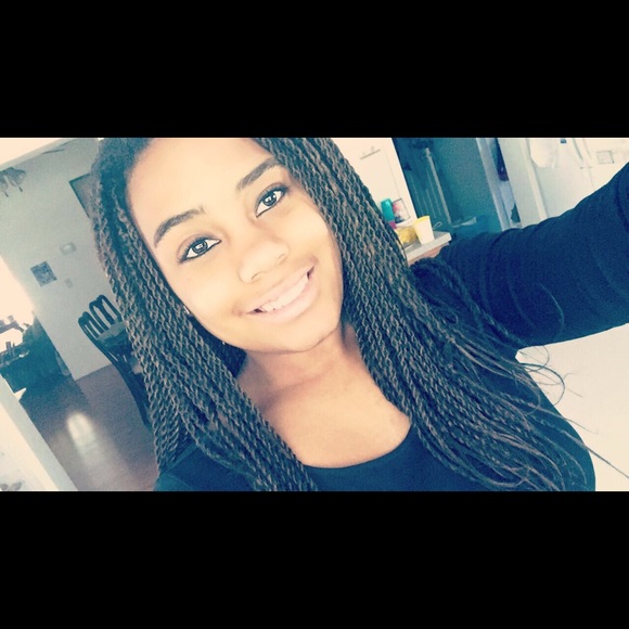 Meet your Posher, Kiya🖤 - Picture 3 of 5